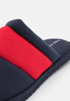 Pier One Unisex - Pantoffels - Dark Blue/Red -Mode Verkoop 3873ff5ffc164a00938853720f513c10