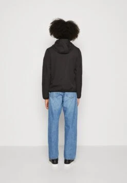 Pier One Regenjas - Black 10 Pier One Regenjas - Black -Mode Verkoop 4e357a4c9dc64463935acb495187a2e8