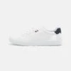 Pier One Unisex - Sneakers Laag - White -Mode Verkoop 53e18a30a2b2483f9e858dadbbf576b5