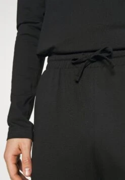 Pier One Pyjama - Black 13 Pier One Pyjama - Black -Mode Verkoop 842cc55e81224f6ca06ad94aae25d25c