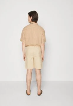Pier One Shorts - Off-White 10 Pier One Shorts - Off-White -Mode Verkoop 84dd95fba9fe47fcba19d5a35c52f56d