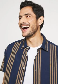 Pier One 5 Pack - T-Shirt Basic - White/Black/Bordeaux -Mode Verkoop ad1e5f105df94e638daafdd57d29d49c