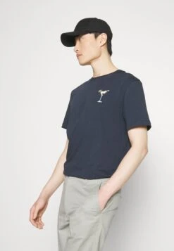 Pier One Cocktail Tee- T-Shirt Print - 503 - Dark Blue 11 Pier One Cocktail Tee- T-Shirt Print - 503 - Dark Blue -Mode Verkoop adbe780c31874908a9c3280b742ae4db