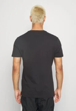 Pier One 7 Pack - T-Shirt Basic - Black -Mode Verkoop c239e8a3e78042a8accd19b3ccbc3f93