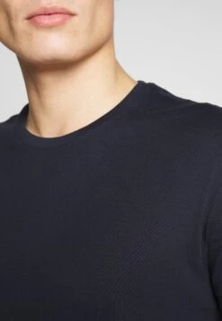 Pier One 2 Pack - T-Shirt Basic - White/Dark Blue 13 Pier One 2 Pack - T-Shirt Basic - White/Dark Blue -Mode Verkoop de6827f8d2cf4a2c856d09a9d7f8109d